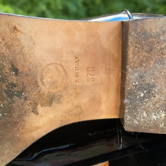 SOLD!!!! Authentic Chanel Interlocking CC Patent Leather Boots Size 37 C - Picture 11 of 15